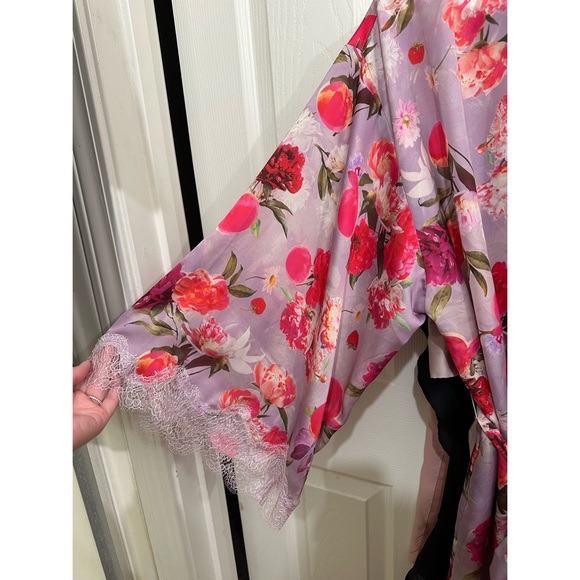 Robe - Picture 2 of 4